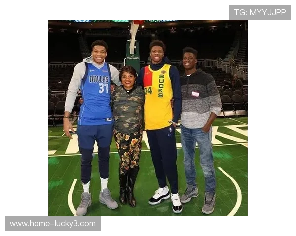 字母弟正式加盟湖人队:新赛季篮球阵容大变动,瞄准总冠军荣耀 字母弟正式加盟湖人队:新赛季篮球阵容大变动,瞄准总冠军荣耀